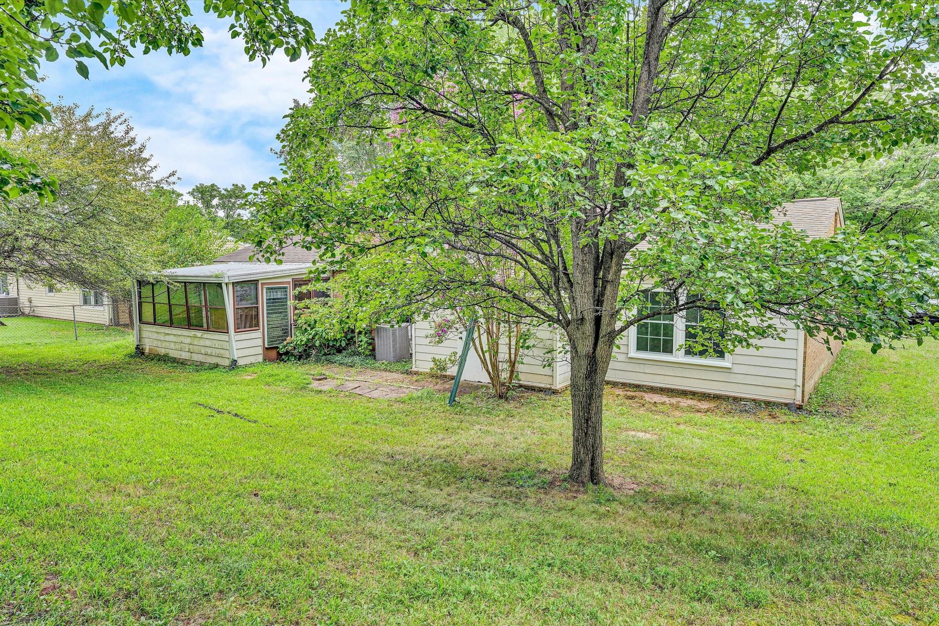 221 Spring Grove DR - Photo 24