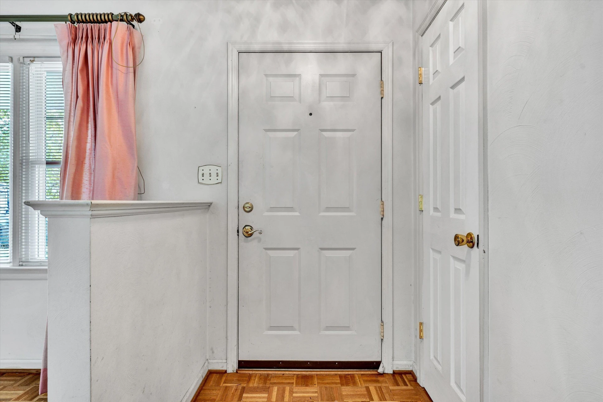 221 Spring Grove DR - Photo 4