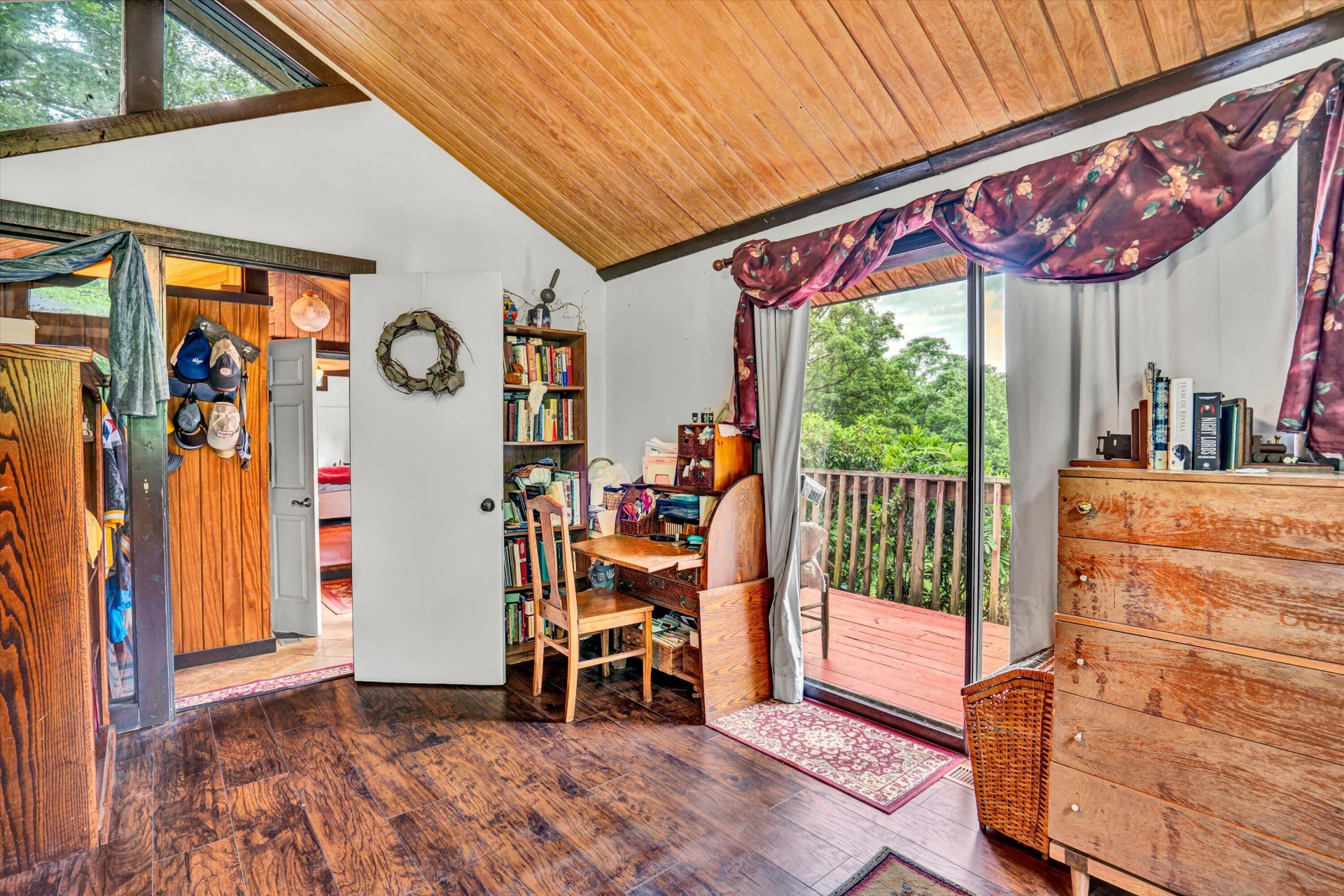492 Stillwater LN LN - Photo 10