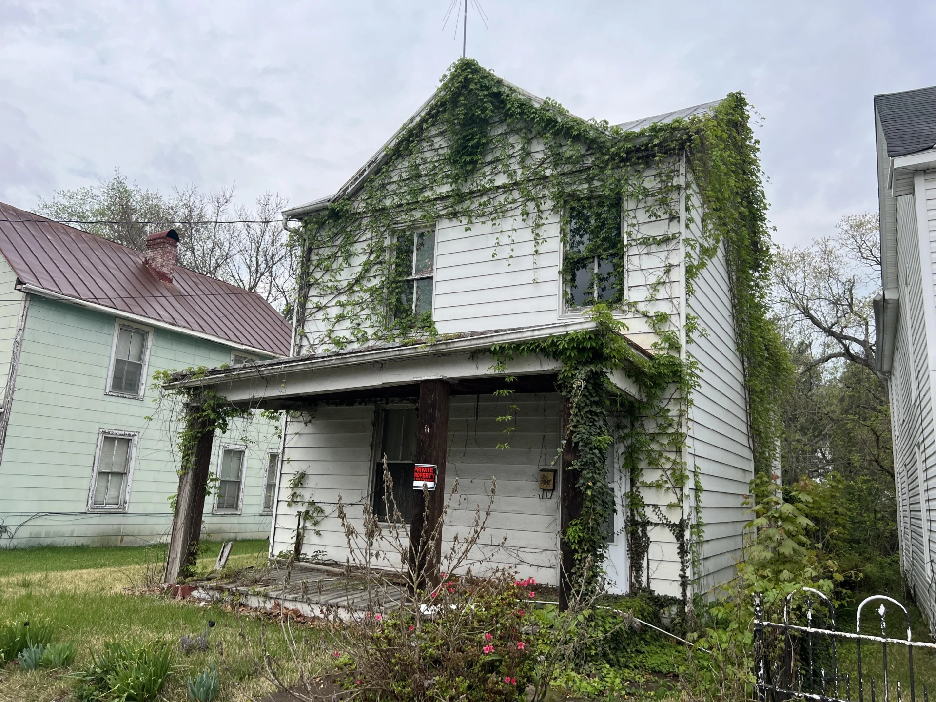 813 Rose AVE