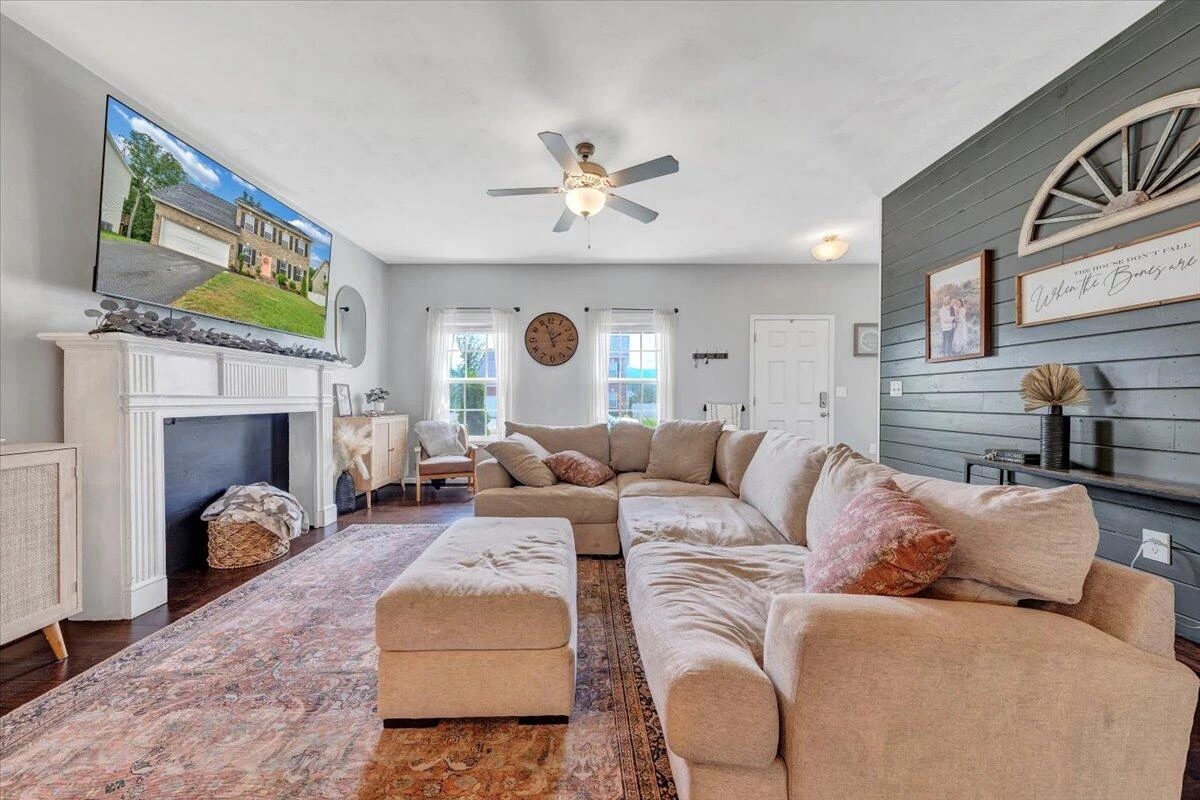 4927 Warrior DR - Photo 5