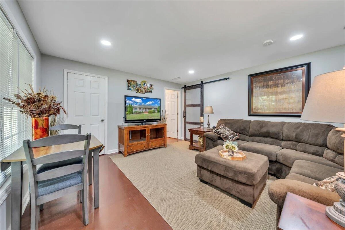 3141 Valley Stream DR - Photo 15
