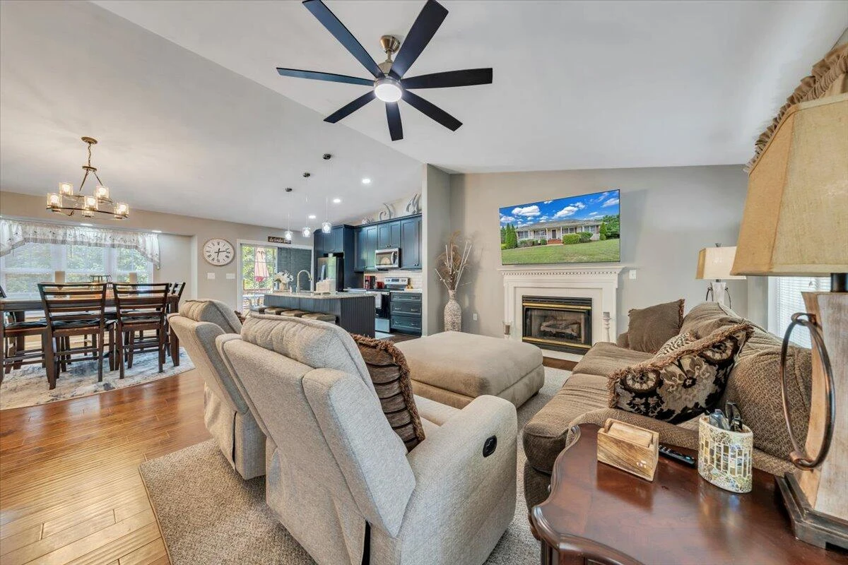 3141 Valley Stream DR - Photo 4