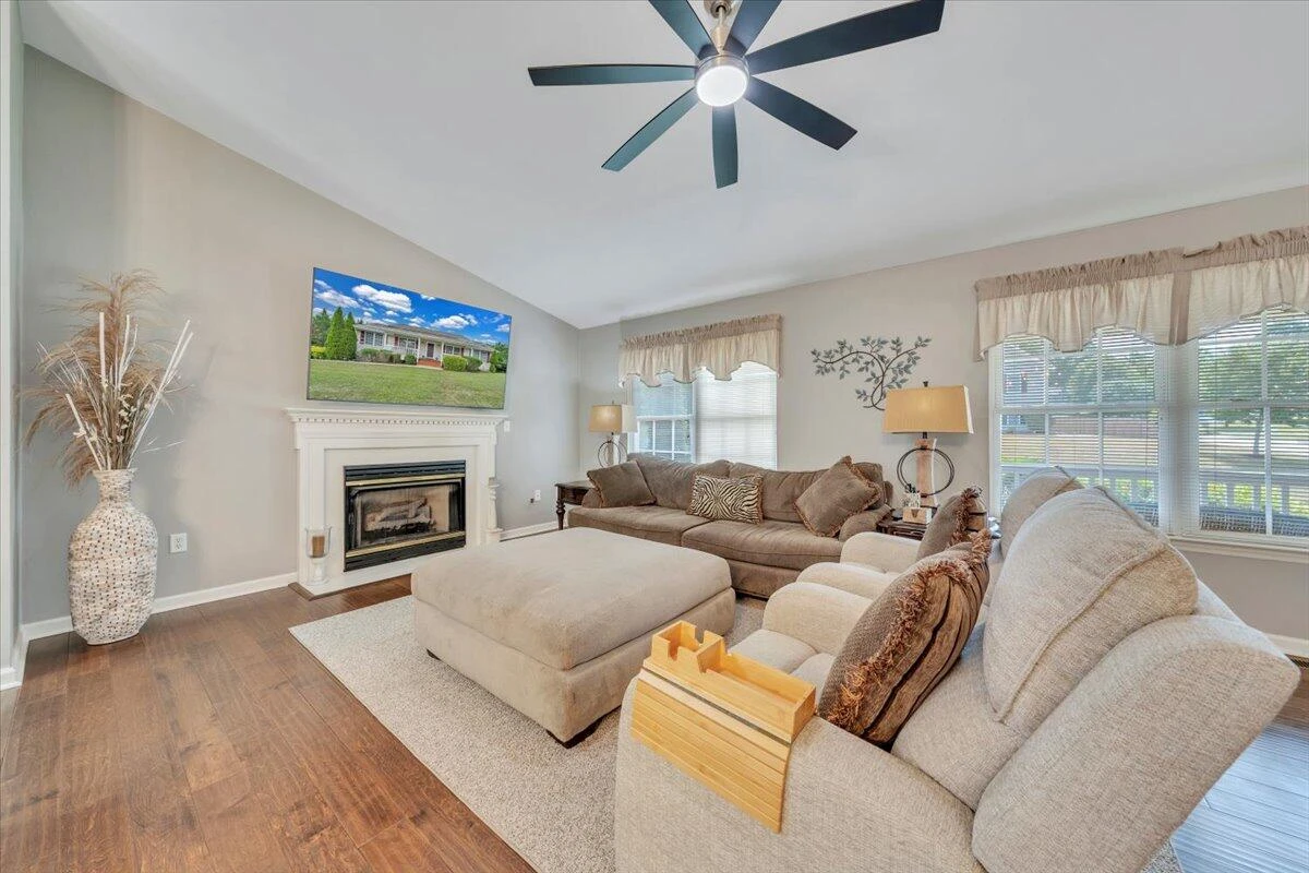 3141 Valley Stream DR - Photo 5