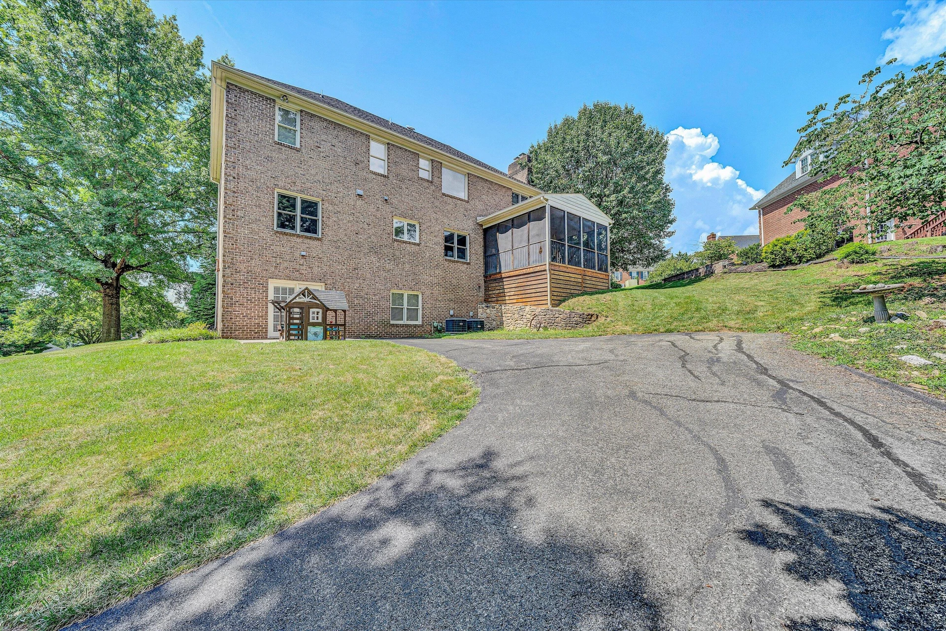 8301 Strathmore LN - Photo 33