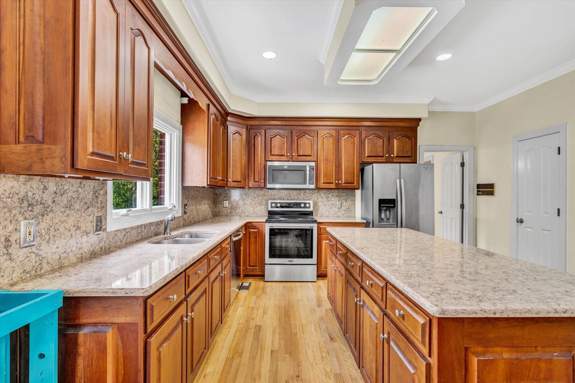8301 Strathmore LN - Photo 6