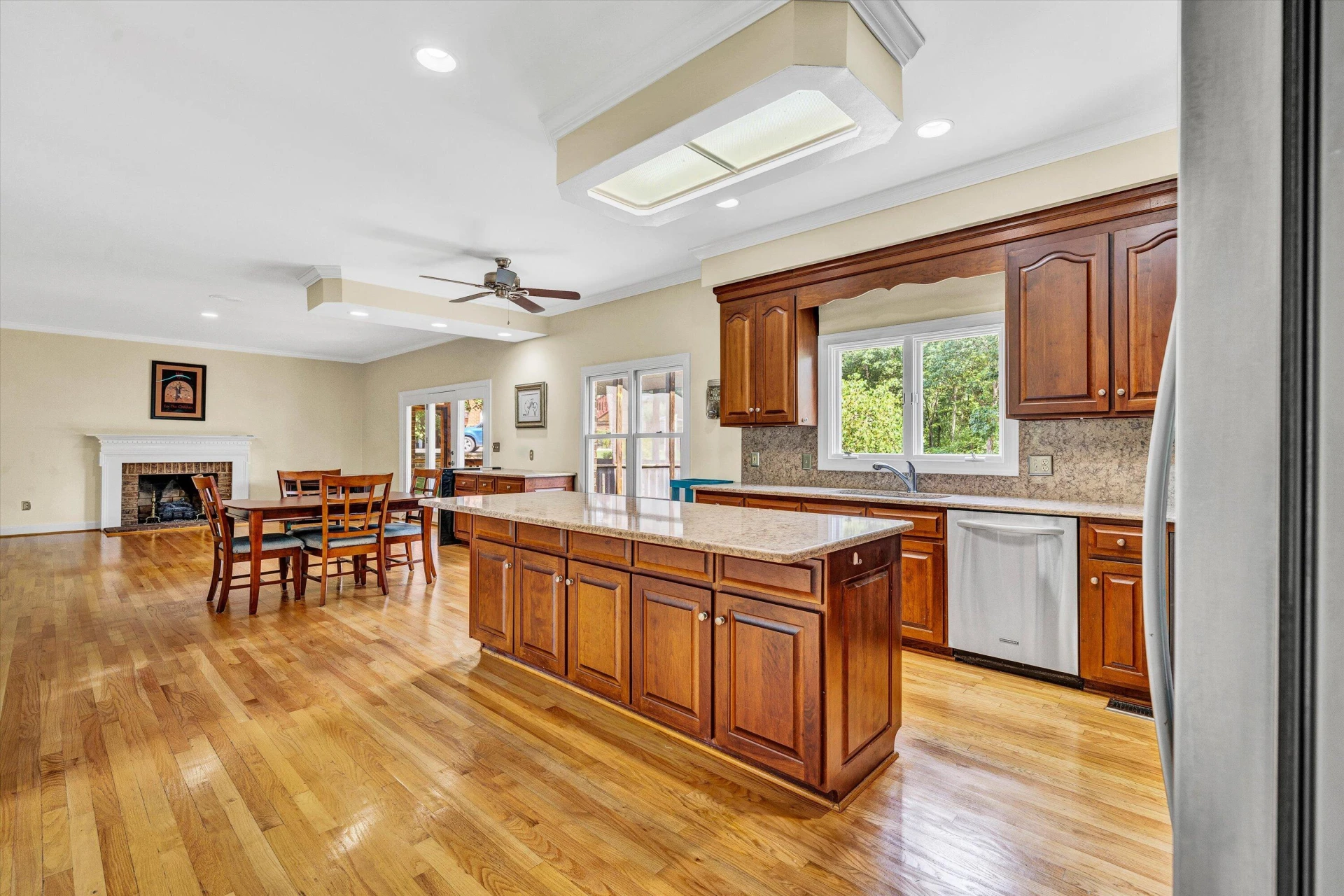 8301 Strathmore LN - Photo 7
