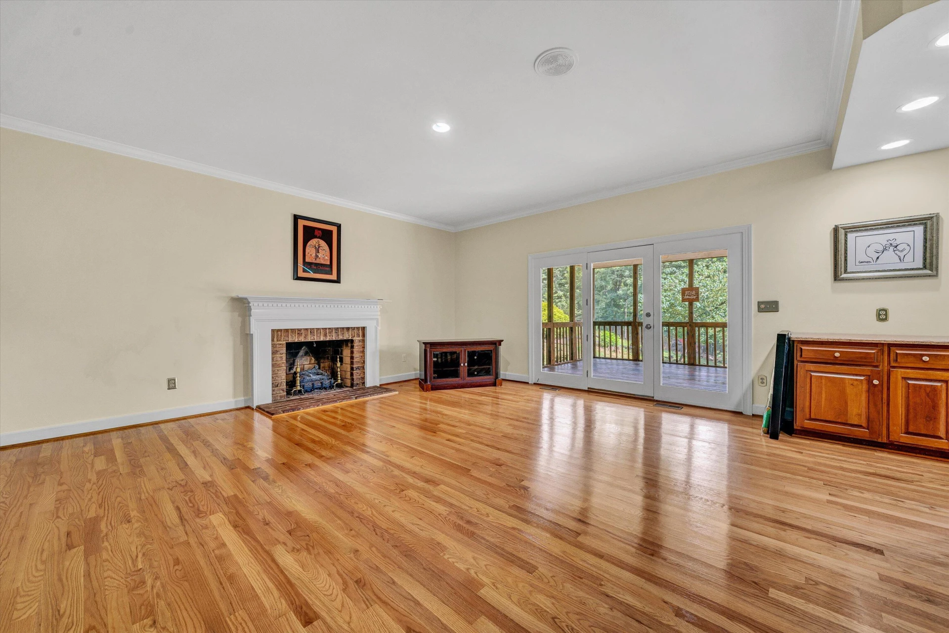 8301 Strathmore LN - Photo 9