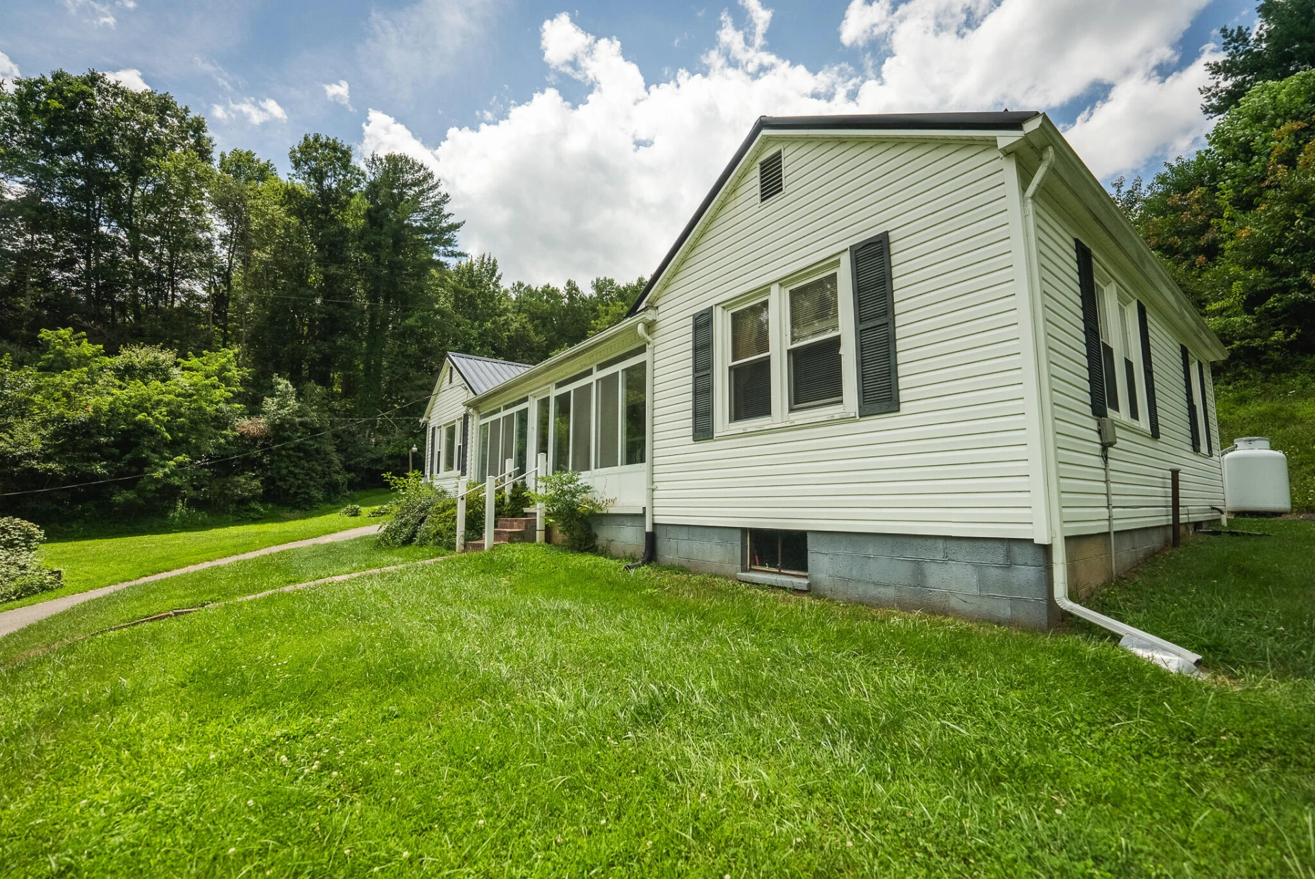 4752 Webbs Mill RD N - Photo 2