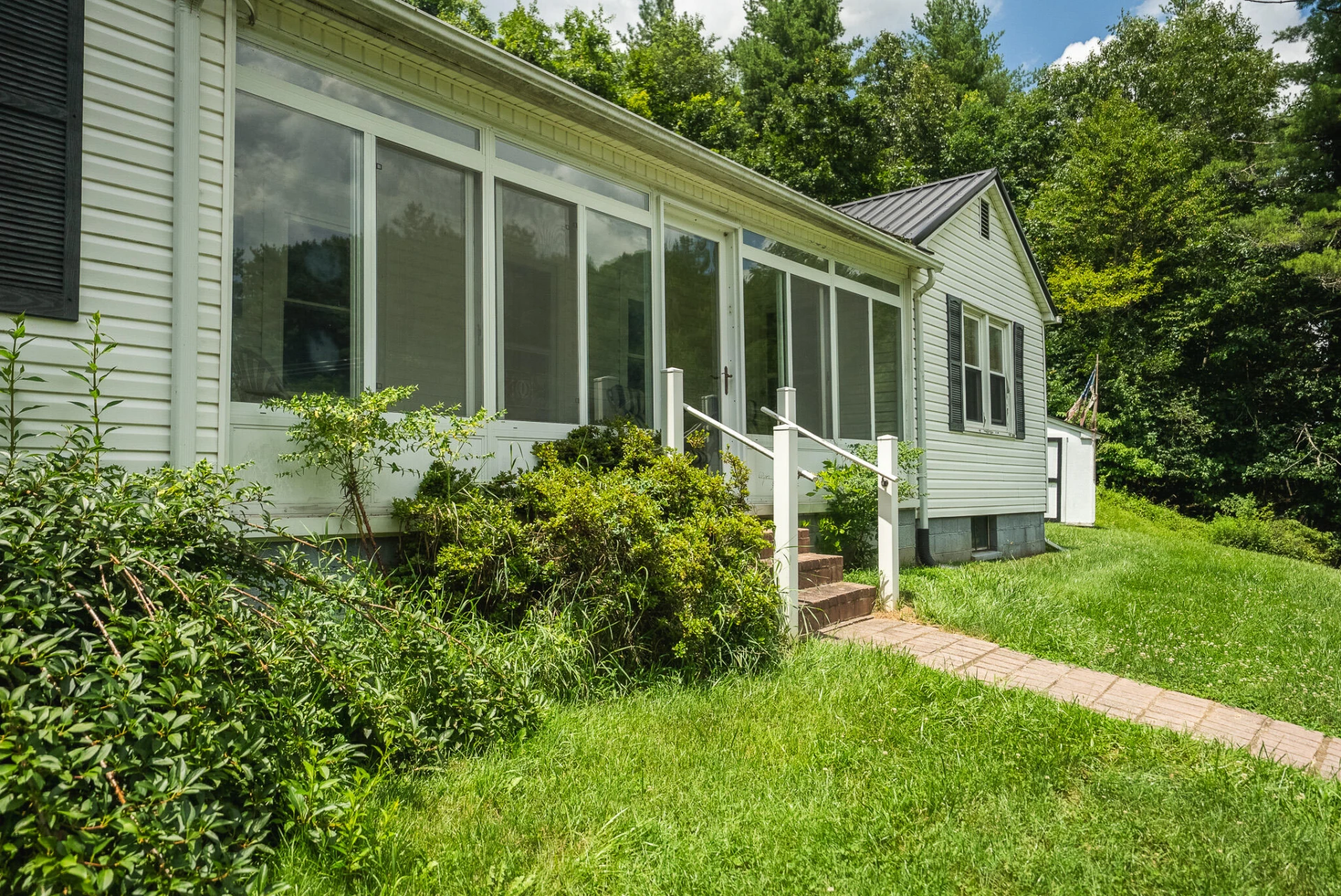 4752 Webbs Mill RD N - Photo 3