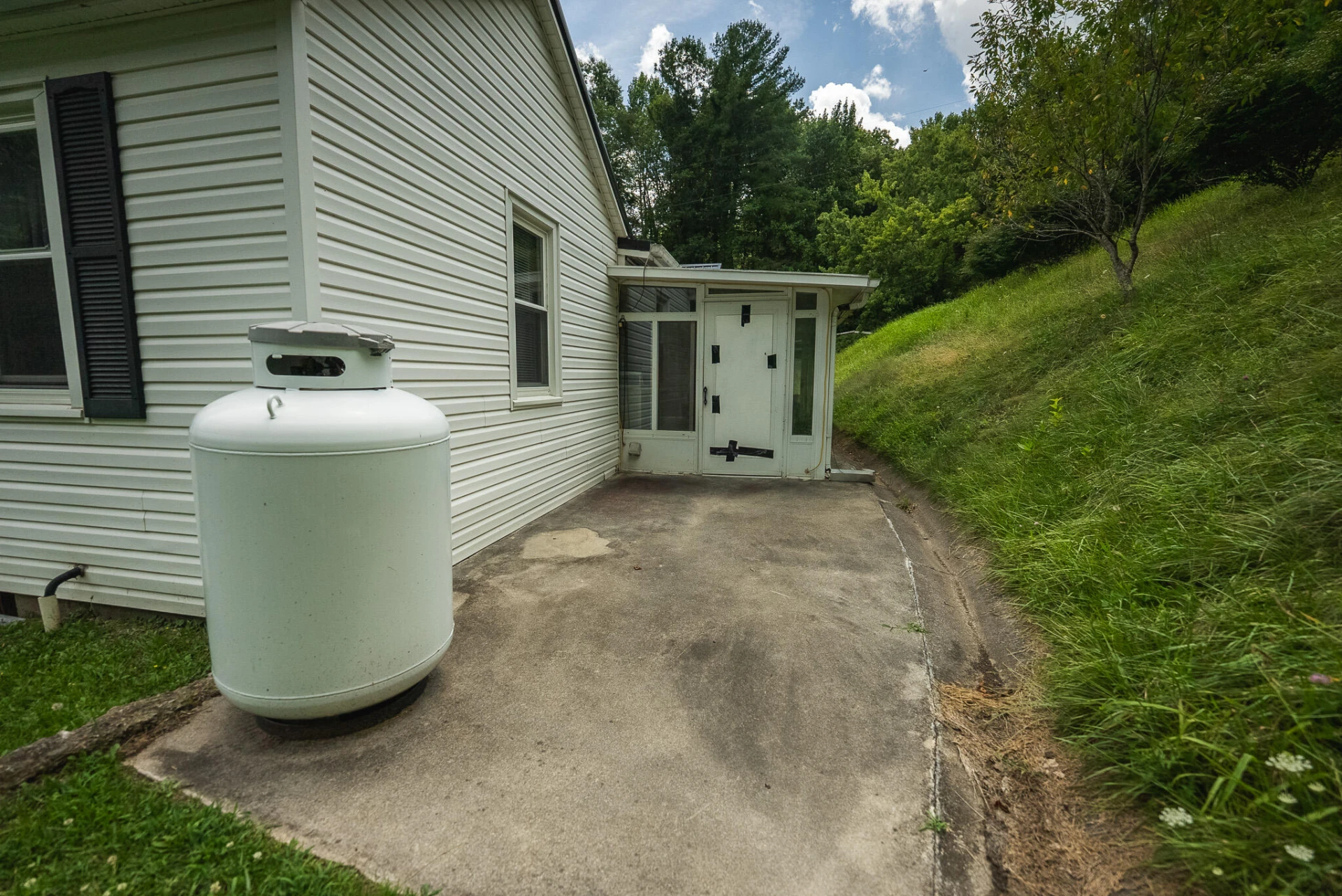 4752 Webbs Mill RD N - Photo 4