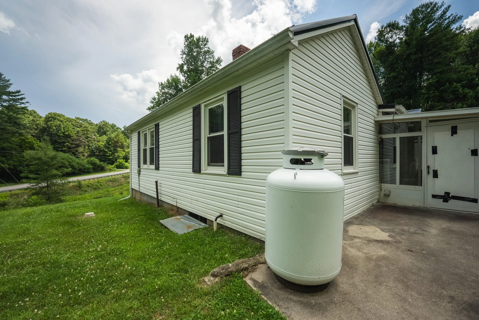 4752 Webbs Mill RD N - Photo 5