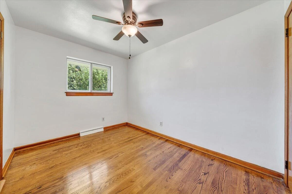 3332 Maplelawn AVE NW - Photo 12