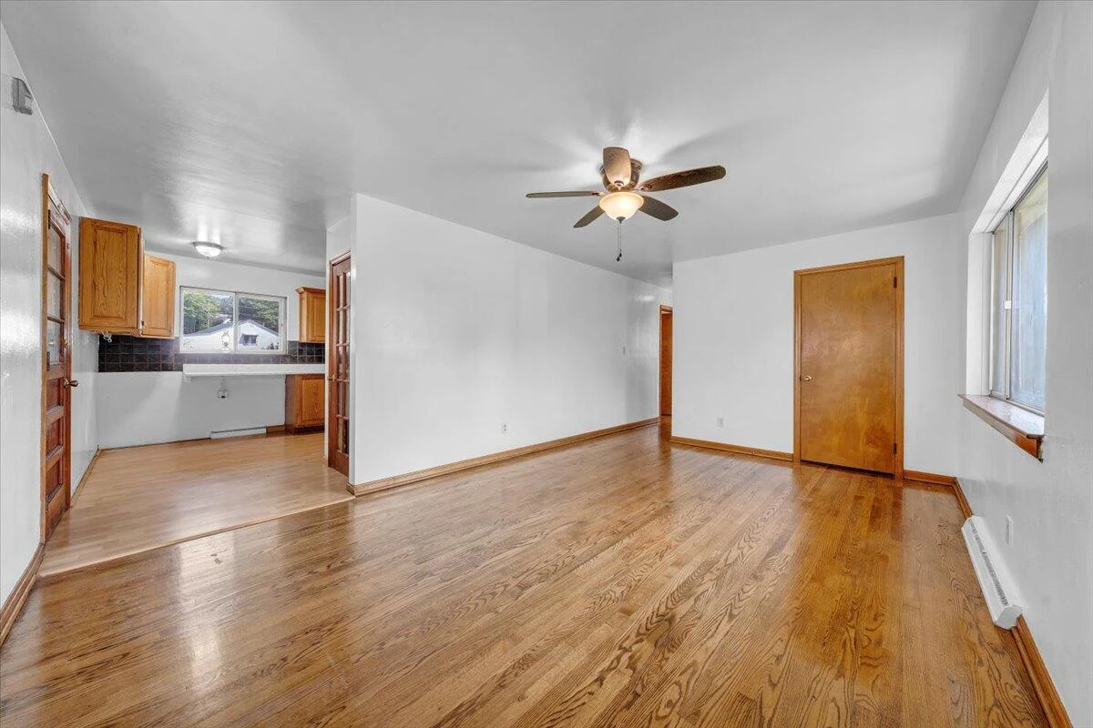 3332 Maplelawn AVE NW - Photo 3
