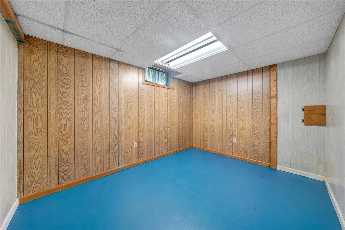 3332 Maplelawn AVE NW - Photo 21