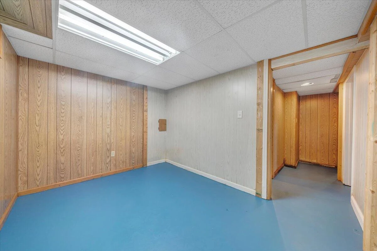 3332 Maplelawn AVE NW - Photo 22