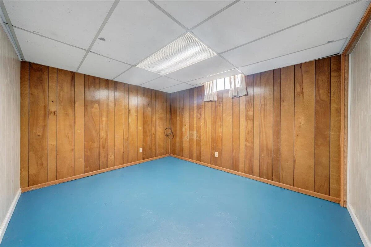 3332 Maplelawn AVE NW - Photo 23