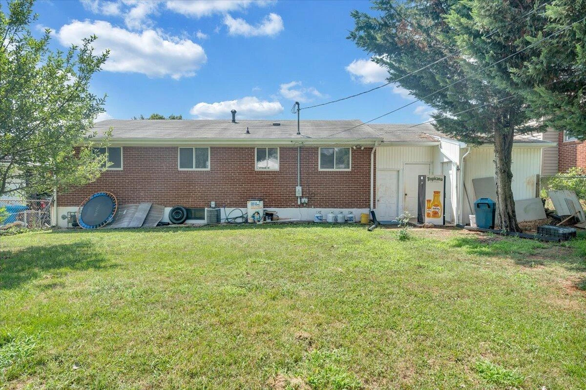 3332 Maplelawn AVE NW - Photo 24
