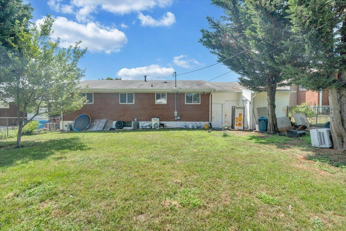 3332 Maplelawn AVE NW - Photo 25