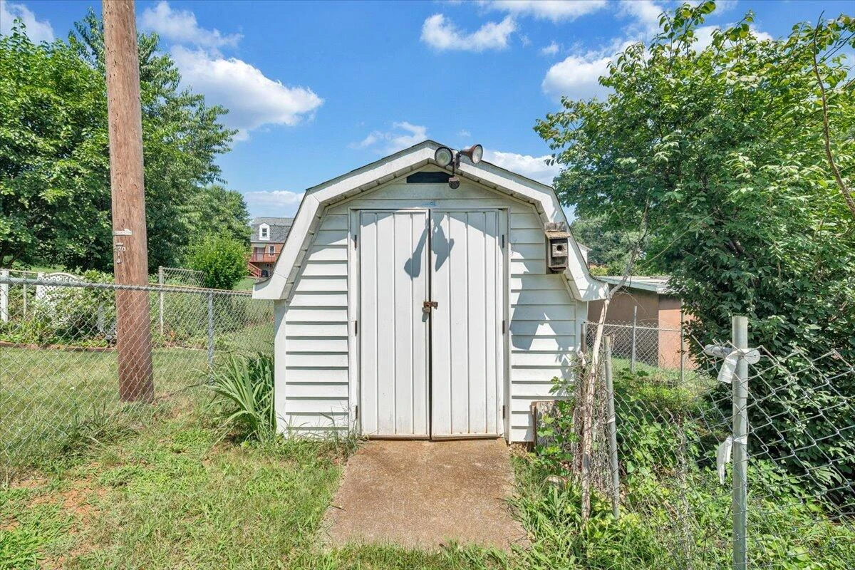 3332 Maplelawn AVE NW - Photo 26