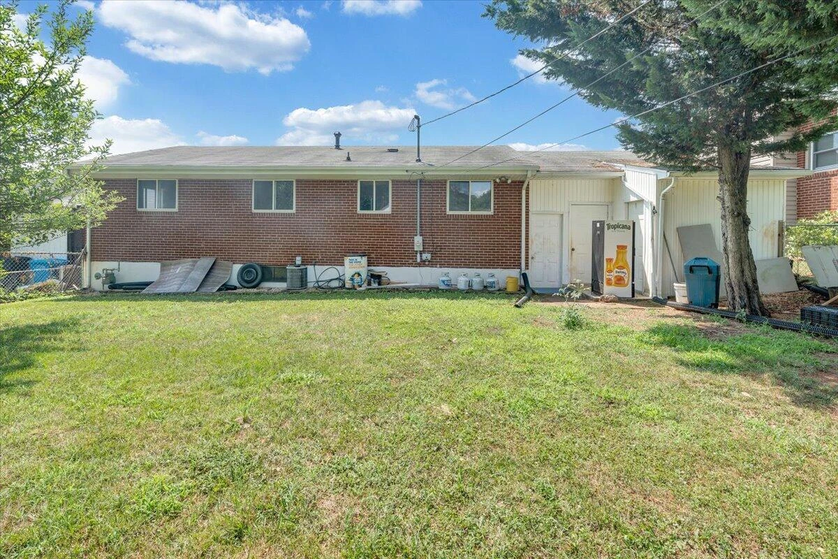 3332 Maplelawn AVE NW - Photo 27