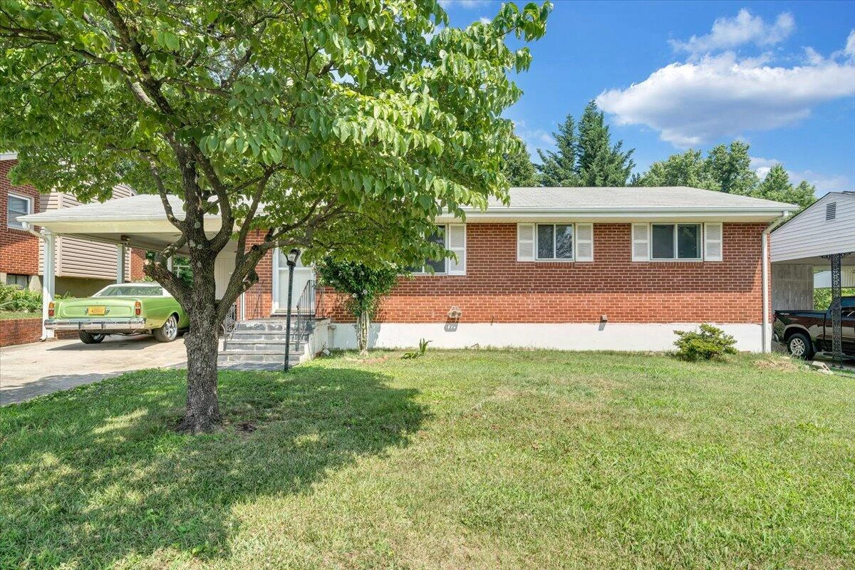 3332 Maplelawn AVE NW - Photo 29