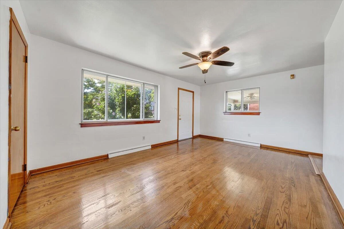 3332 Maplelawn AVE NW - Photo 4