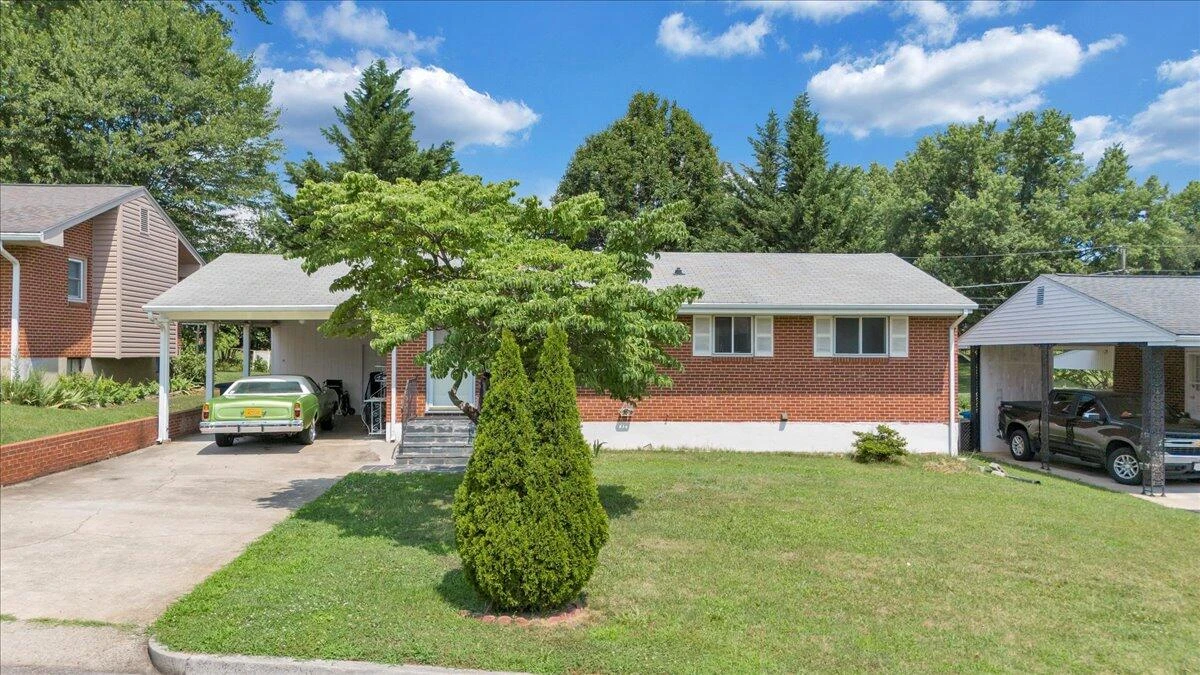 3332 Maplelawn AVE NW - Photo 31