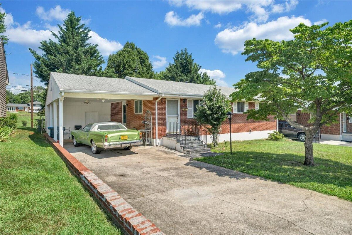 3332 Maplelawn AVE NW - Photo 33