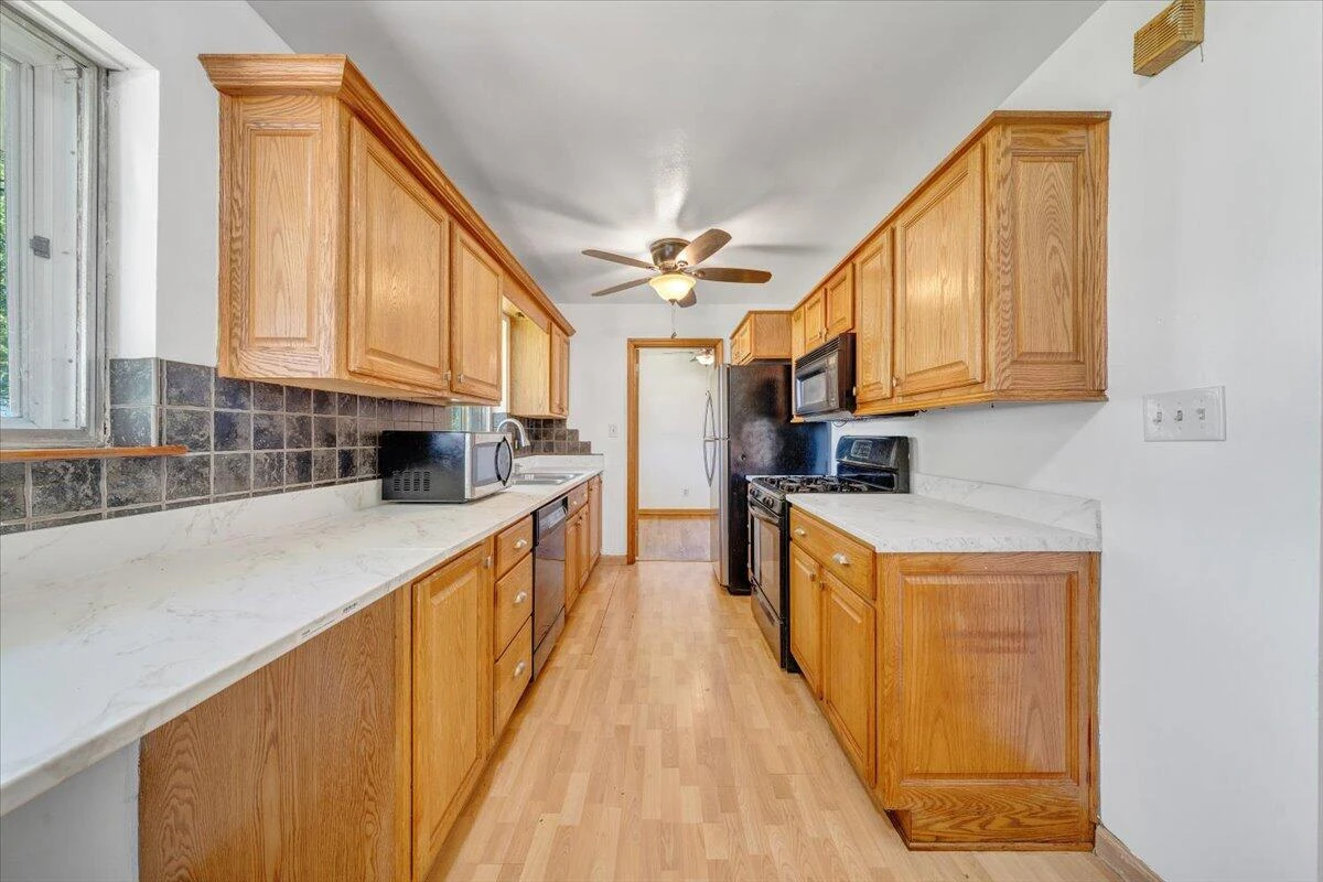3332 Maplelawn AVE NW - Photo 8