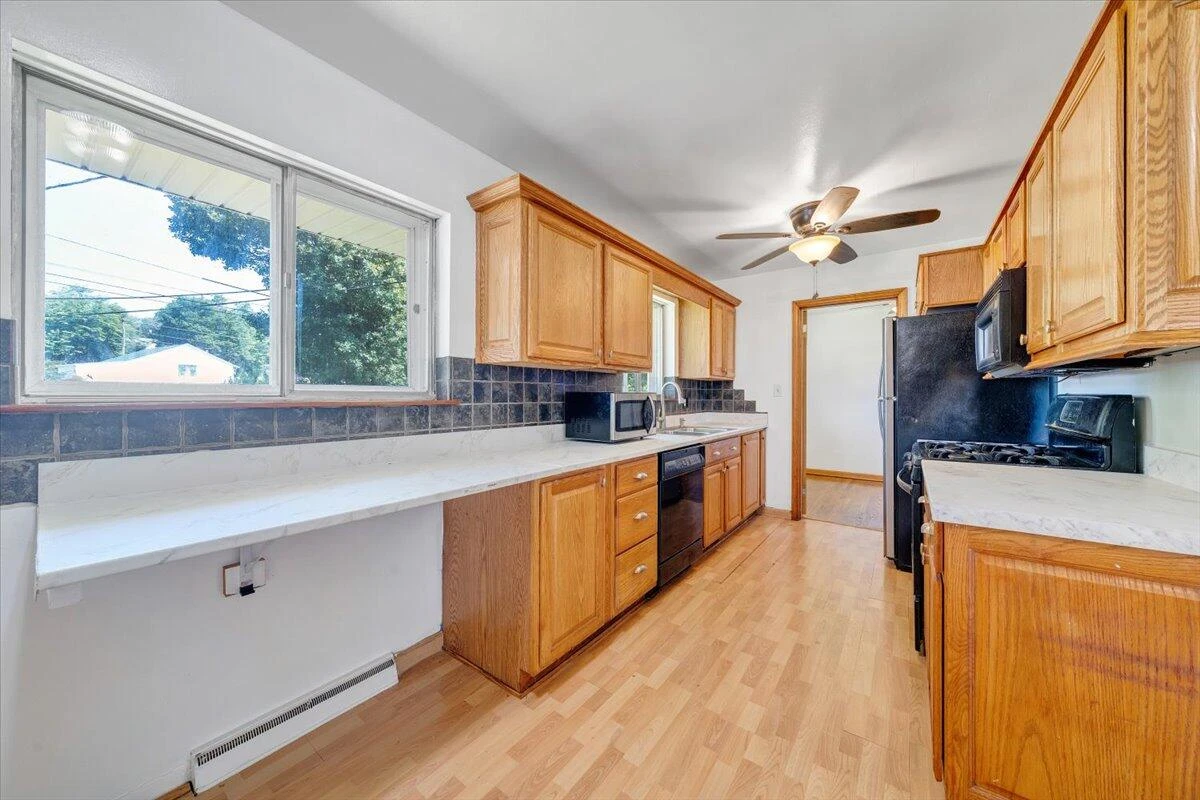 3332 Maplelawn AVE NW - Photo 9