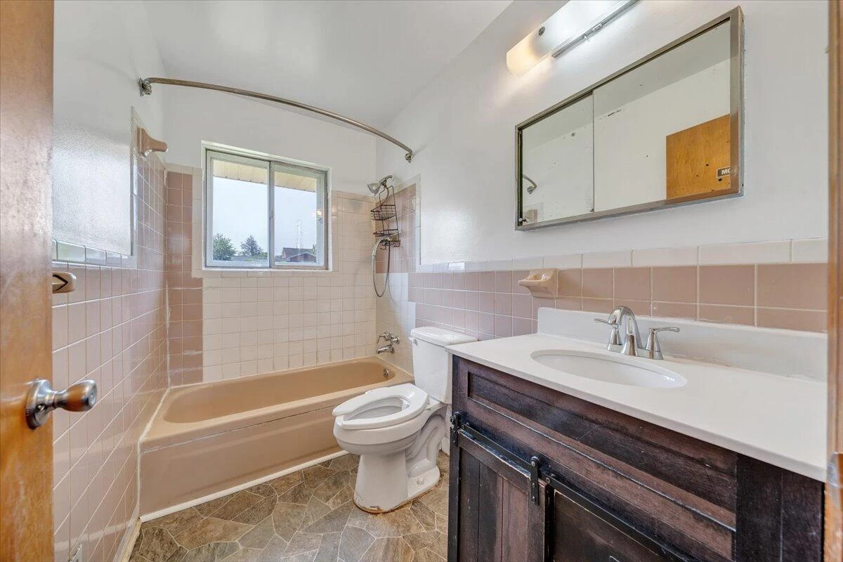3332 Maplelawn AVE NW - Photo 10