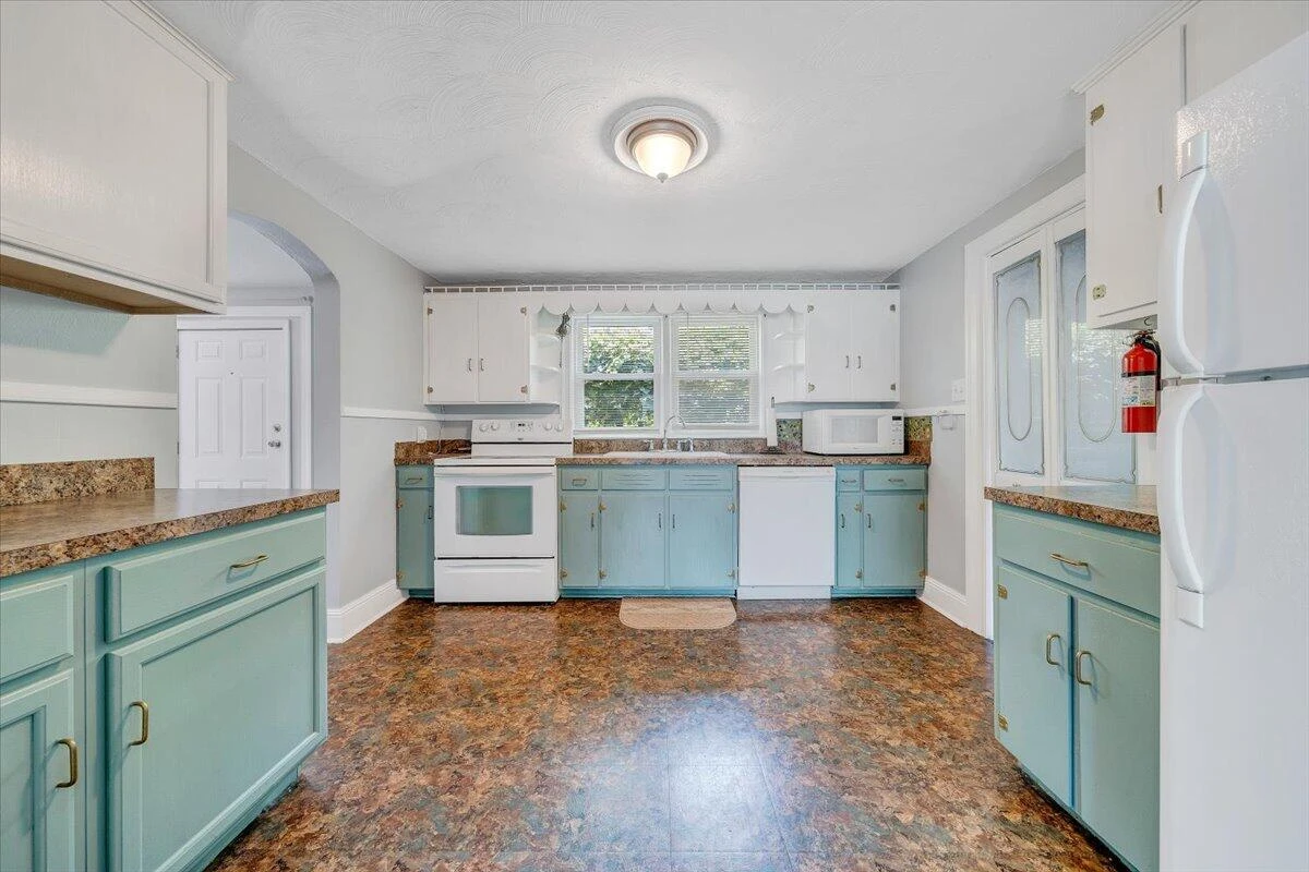 130 East ST - Photo 11