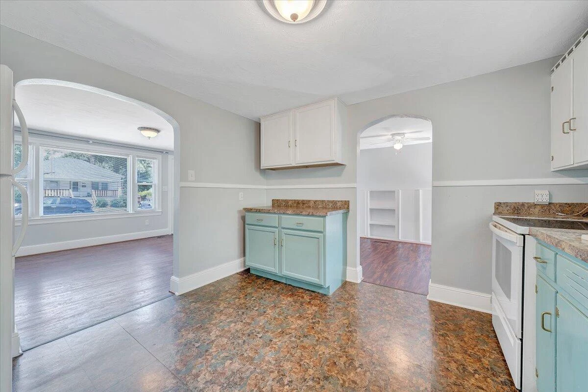 130 East ST - Photo 13