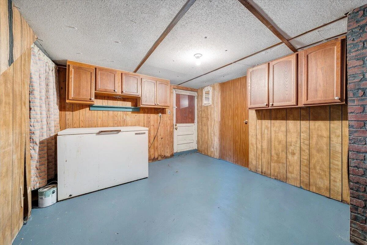 130 East ST - Photo 22