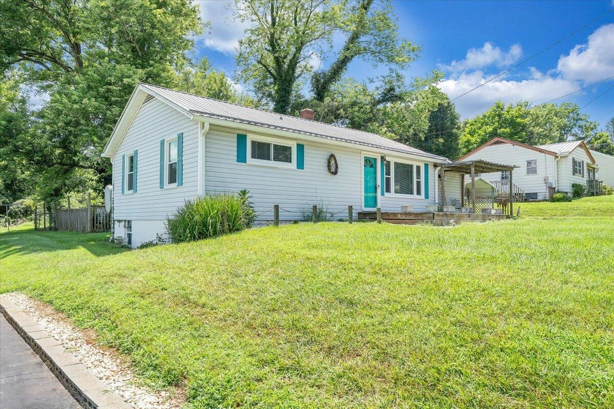 130 East ST - Photo 4