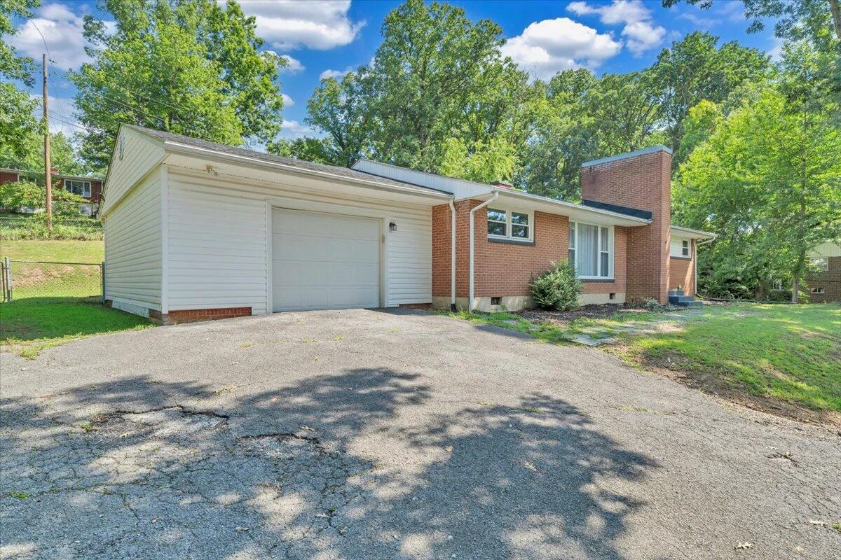 1008 Glenn Ridge RD NW - Photo 2