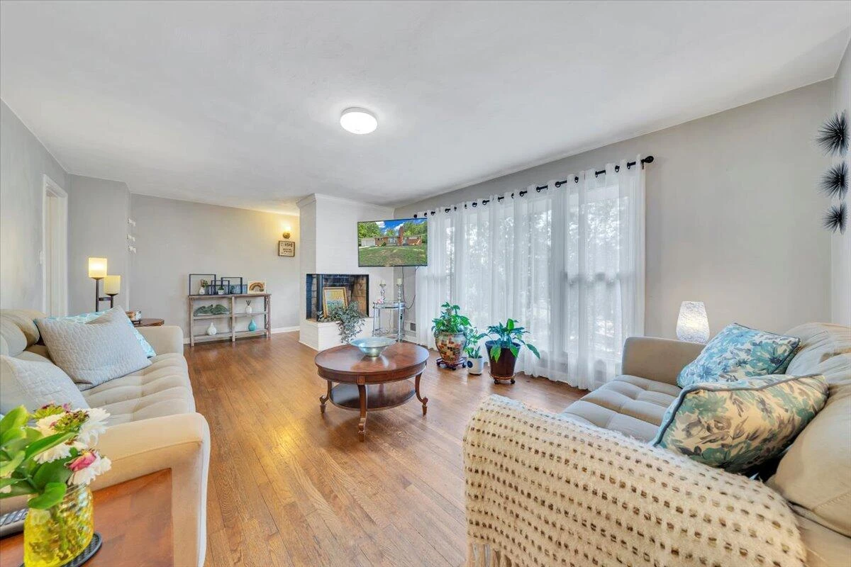 1008 Glenn Ridge RD NW - Photo 3