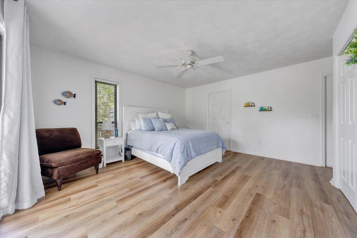 112 Crescent LN - Photo 23