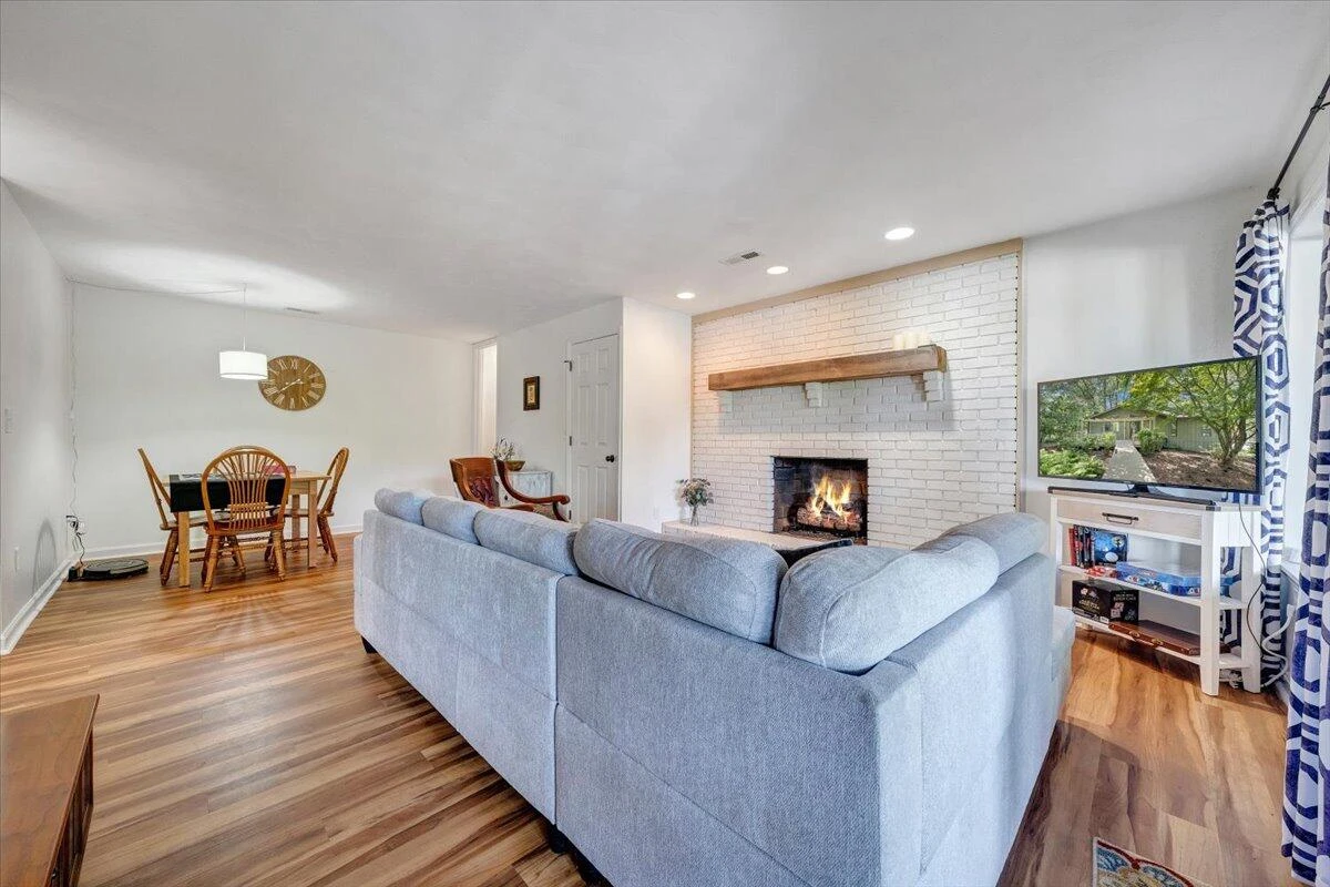 112 Crescent LN - Photo 32