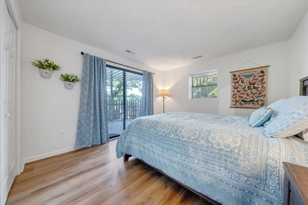 112 Crescent LN - Photo 35