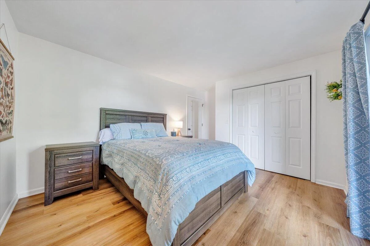 112 Crescent LN - Photo 36