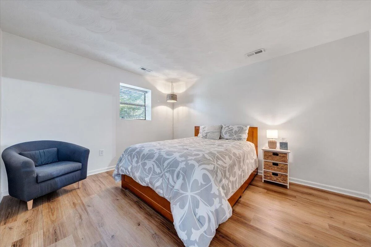 112 Crescent LN - Photo 37