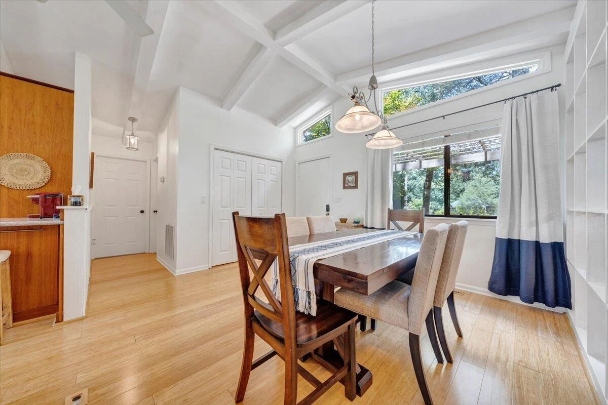 112 Crescent LN - Photo 9