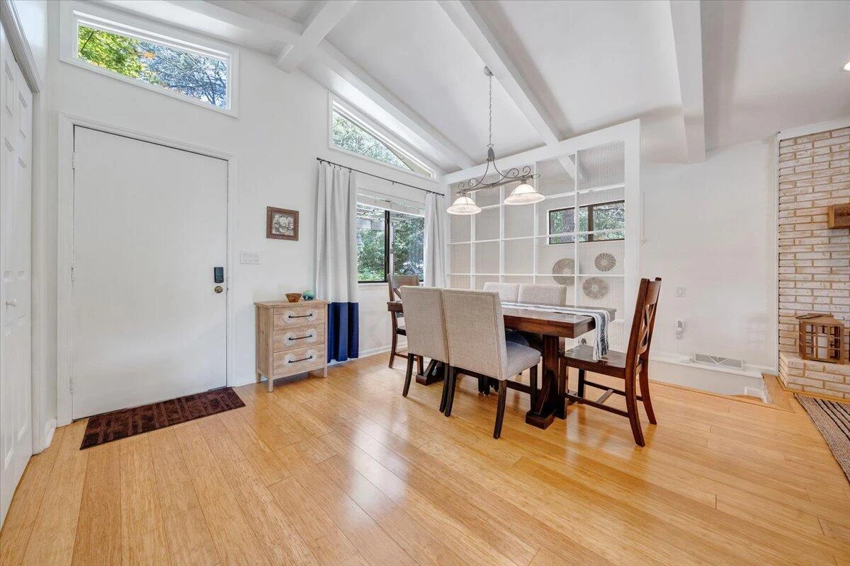 112 Crescent LN - Photo 10