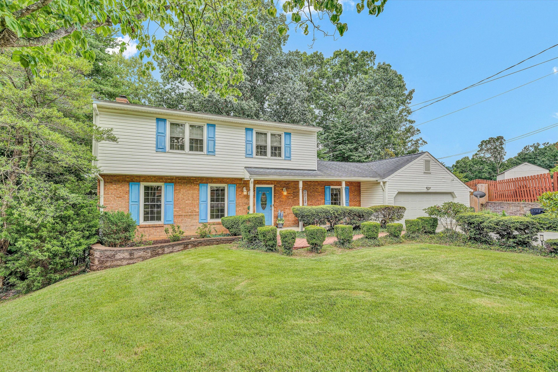 3936 Skylark CIR - Photo 2