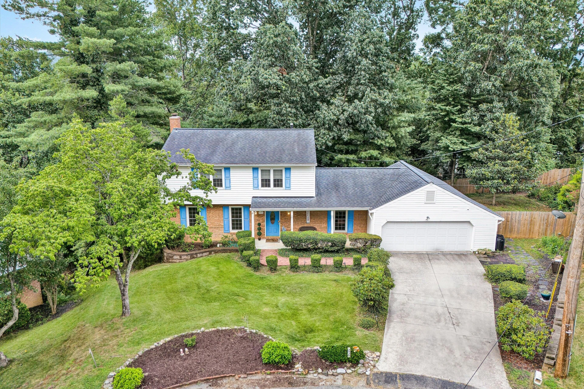 3936 Skylark CIR - Photo 4