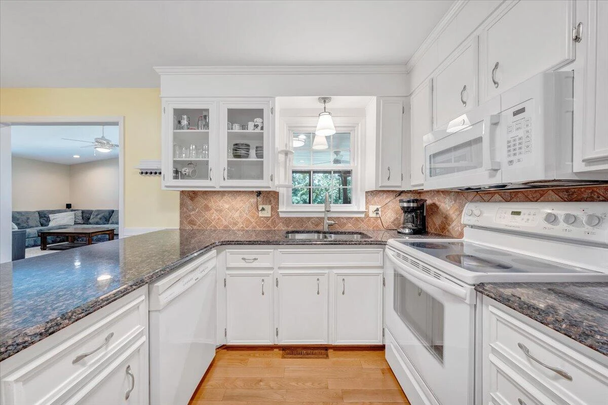 1905 Queensmill DR - Photo 10