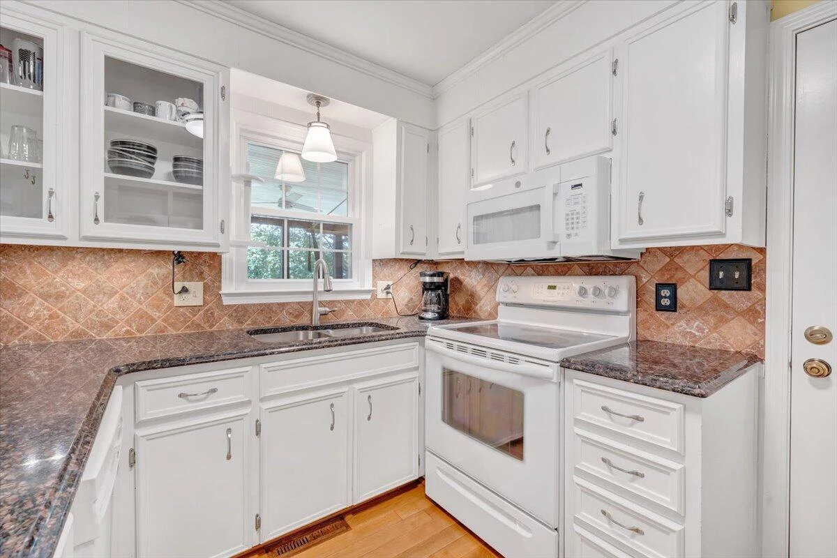1905 Queensmill DR - Photo 11