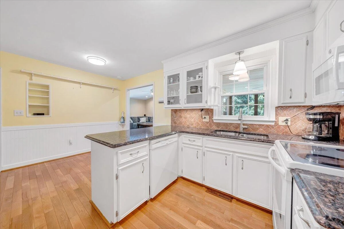 1905 Queensmill DR - Photo 12